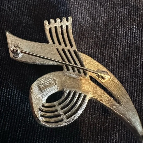 Vintage Trifari brooch - Picture 4 of 6